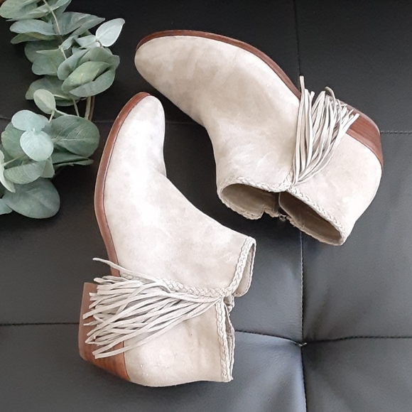 Sam Edelman Shoes - Sam Edelman Paige Taupe Fringe Bootie size 6